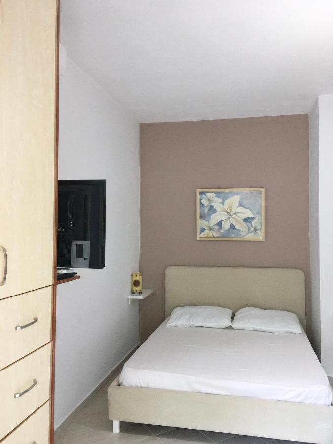Lr Apartments Sarandë Exterior foto